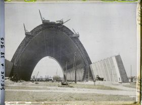 Image représentant Vue d'un des hangars à dirigeables (peut-être celui à l'ouest) en construction)