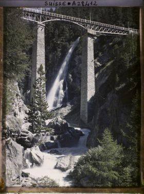 Image représentant Les gorges du Findelbach, sa cascade et le pont ferrovière de Findelen