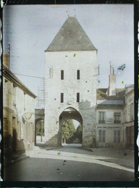 Image représentant France, Moret, Vue sur le Loing, la porte Est de la Ville
