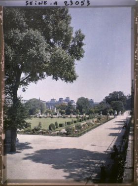 Image représentant Le Louvre et les Tuileries vus de la terrasse du Bord-de-l'Eau