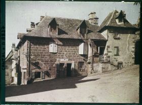 Image représentant Les maisons sur la place de l'église