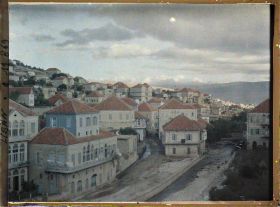 Image représentant Un quartier de la ville traversé par le Nahr El Berdaouni