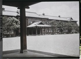 Image représentant Ecole d'Aoyama ou bien école Gakushuin réservée à l'aristocratie (?)