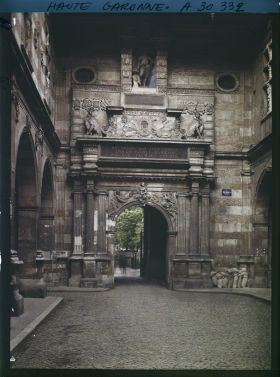 Image représentant La cour Henri IV du Capitole