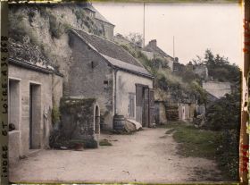 Image représentant Cour et puits d'une maison troglodyte