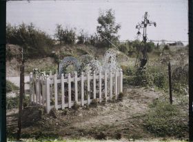 Image représentant France, Combles, Tombe d'un ouvrier Chinois