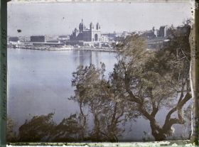 Image représentant La cathédrale Sainte-Marie-Majeure depuis l'actuelle digue Saint-Jean