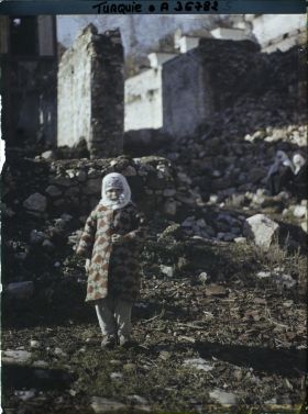 Image représentant Turquie, Biledjik, Petite fille turque