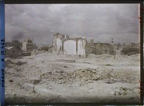 Image représentant France, Reims, Ruines aux abords direction place d'Erlon
