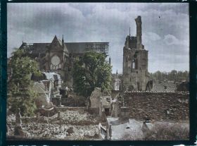 Image représentant Les abords de la cathédrale en ruines