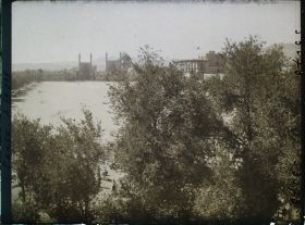 Image représentant La place Naghsh-e Jahan ou Meydan-i-Chah (place Royale), vers la mosquée du Chah au sud et le palais d'Ali Qapu à l'ouest