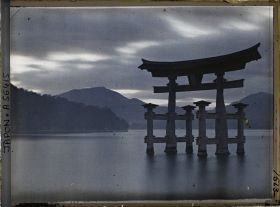 Image représentant Le torii marin de l'Isukushima-jinja (vue rapprochée)