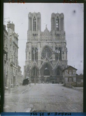 Image représentant France, Reims, Façade de la Cathédrale, vue prise de la rue Nouvelle