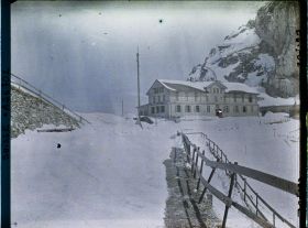 Image représentant L'Hôtel du Klimsenhorn au sommet du chemin de fer du mont Pilate