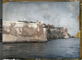 Image représentant Une partie de la ville en bord de mer