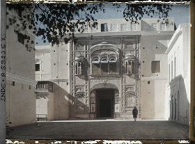 Image représentant Une porte de l'ancien complexe palatial (Jalao Khana).