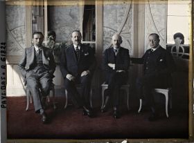 Image représentant Les membres de la délégation italienne : MM. Mosconi, Grandi, Pirelli, Durazzo