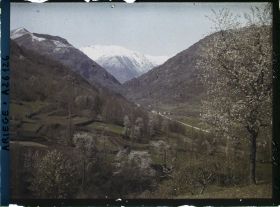 Image représentant La vallée du Vicdessos vers l'amont prise du château de Miglos
