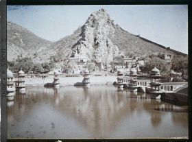 Image représentant Le Rani Musi chhatri, bassin du palais Vinay Vilas