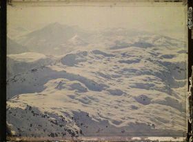 Image représentant Vue prise de Brévent (2532m) Le Mt Tricot, plateau de Bellevue, le Mt Joly, le Mt Charvin, au 1er plan, plateau de l'aiguillette