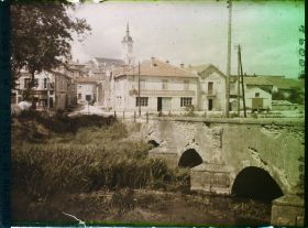 Image représentant France, Thiancourt, Vue vers l'Eglise et Pont du Rupt de Mad.