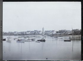 Image représentant Le port de Roscoff avec son phare