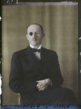 Image représentant https://musee-albert-kahn.s-museum.fr/home/NWQ2OTAwYzNmYjZlZTk1ZWQwODJmMjY4L2dlbmVyaWMtbm90aWNlLXRhYi9hdXRob3JpdHkvNjE3YTc5ZjVjZjhiODk2OGIzMzM3ZDIx/5d6900c3fb6ee95ed082f268/generic-notice-tab/authority/617a79ebcf8b8968b333709e Monsieur de Lagrange