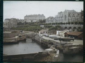 Image représentant France, Biarritz, Eglise Ste Eugénie et Port des Pêcheurs