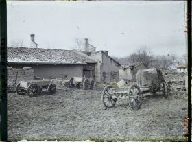 Image représentant Turquie, Eski-Ckehir, Cour d'une ferme