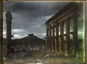 Image représentant Vestiges de colonnes au soleil couchant