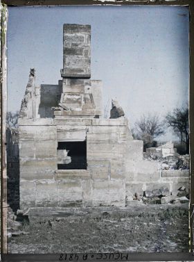 Image représentant Ce qui reste d'un four de paysan