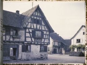 Image représentant France, Scherwiller, Vieille Maison de Coin à montants de bois, sur la Place dite "Maréchal Foch"
