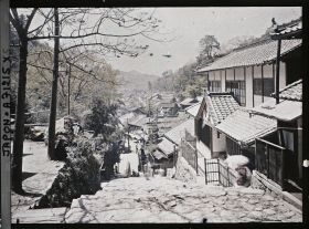 Image représentant Village (station thermale ?) dans une vallée encaissée