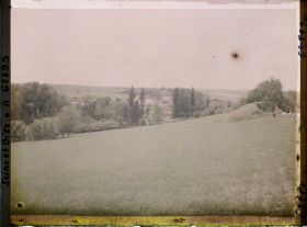 Image représentant Ile de France, Tessancourt, Champ de blé en herbe et vue sur le village