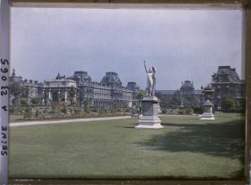 Image représentant Le Louvre et l'Arc de Triomphe du Carrousel vus des Tuileries