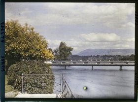 Image représentant Le pont des Bergues et le Rhône depuis le pont de la Machine