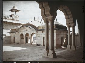 Image représentant Un pavillon en marbre du palais privé (Khas Mahal) de Shah Jahan dans le fort Rouge (Lal Qila)