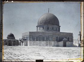 Image représentant Vue septentrionale du Dôme du Rocher (Qubbat al Sakhra) et du Dôme de la Chaîne (Qubbat al Silsileh)