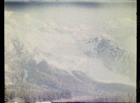 Image représentant France, Les Alpes -Vallée de Chamonix  Vue gle du glacier des Bossons, le Mt Blanc, à g. aige du Midi, à dr. dôme du Goûter