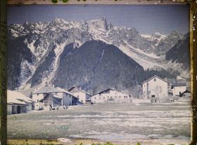 Image représentant France, Moussoux, Les Alpes - Vallée de Chamonix  Village des Moussoux et le Brévent