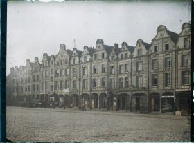 Image représentant France, Arras, Petite place, partie Est Côté Nord dans la brume