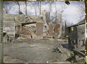 Image représentant Dans la cour de la maison Geoffroy
