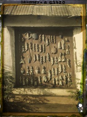 Image représentant La porte du palais du roi Tôli