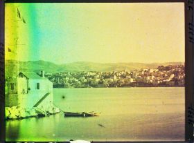 Image représentant L'entrée du port et la ville