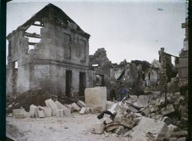 Image représentant France, Crouy, Taillleurs de pierre dans les ruines