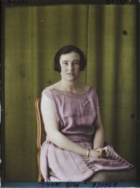 Image représentant https://musee-albert-kahn.s-museum.fr/home/NWQ2OTAwYzNmYjZlZTk1ZWQwODJmMjY4L2dlbmVyaWMtbm90aWNlLXRhYi9hdXRob3JpdHkvNjE3YTc5ZjVjZjhiODk2OGIzMzM3ZDIx/5d6900c3fb6ee95ed082f268/generic-notice-tab/authority/617a79ebcf8b8968b33379f5 Mademoiselle Wahl