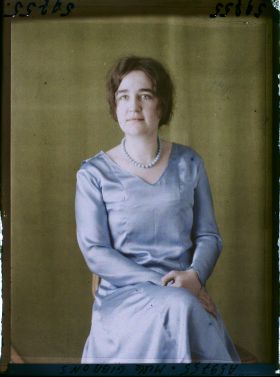 Image représentant https://musee-albert-kahn.s-museum.fr/home/NWQ2OTAwYzNmYjZlZTk1ZWQwODJmMjY4L2dlbmVyaWMtbm90aWNlLXRhYi9hdXRob3JpdHkvNjE3YTc5ZjVjZjhiODk2OGIzMzM3ZDIx/5d6900c3fb6ee95ed082f268/generic-notice-tab/authority/617a79ebcf8b8968b3336da7 Mademoiselle Christine Gibbons