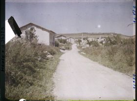 Image représentant France, Les Eparges, Entrée Sud Ouest du Village