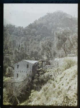 Image représentant Le moulin Schwartz au fond de la Puaille