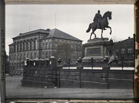 Image représentant Prusse , Essen, La Brugplatz et Statue de Guillaume le Grand
